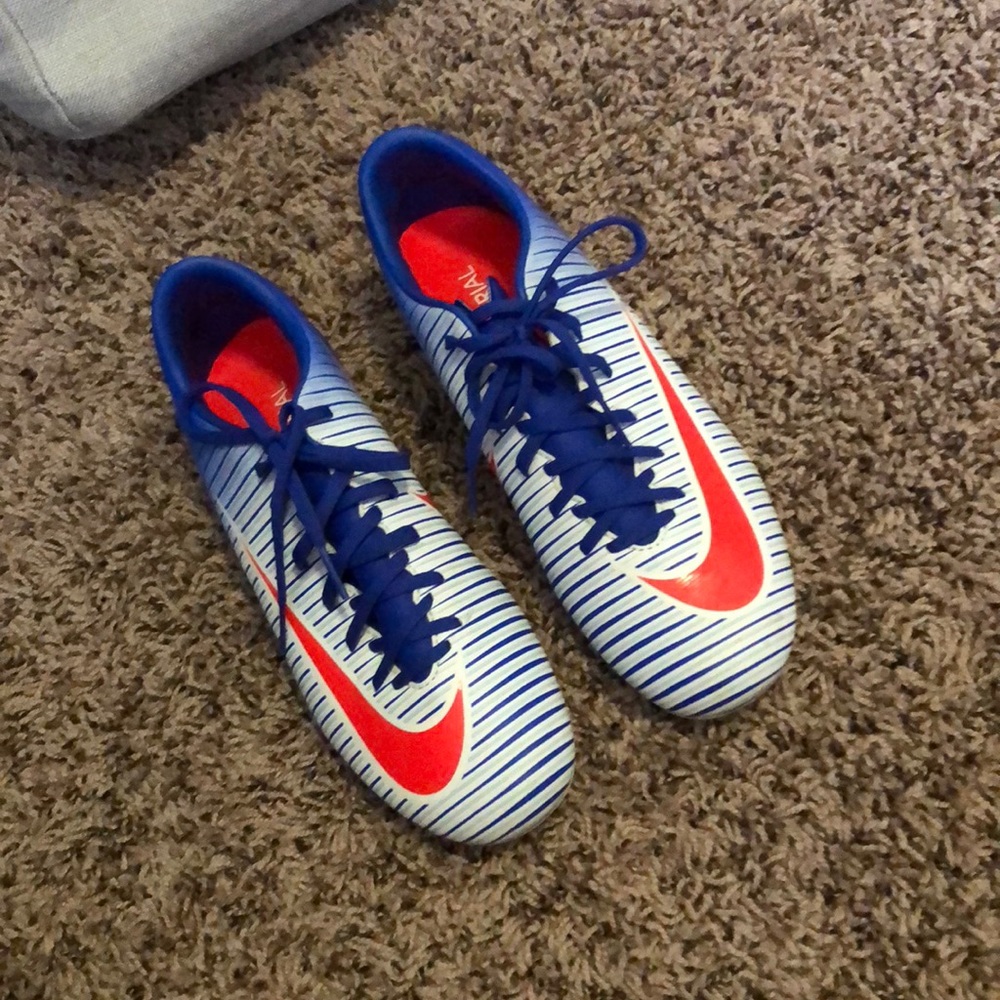 Soccer cleats